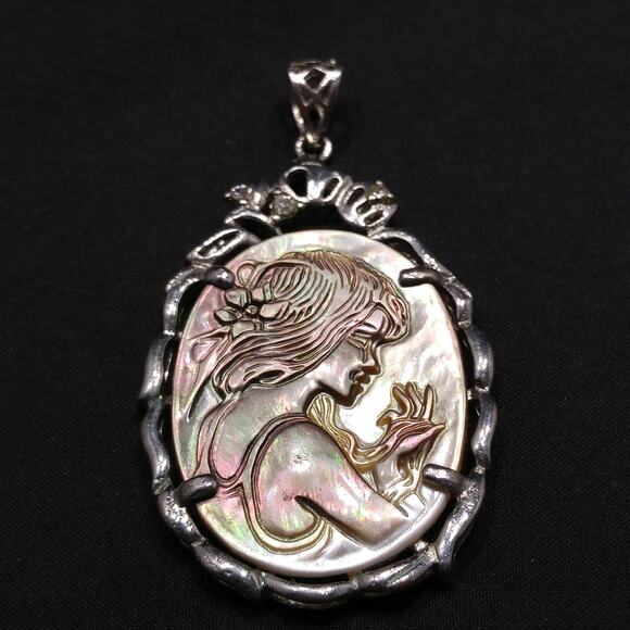 Cameo Abalone Shell Pendant, Three Rhinestones, 1970s Vintage Jewelry - Picture 2 of 10